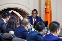 We met with a Chinese Delegation-HH